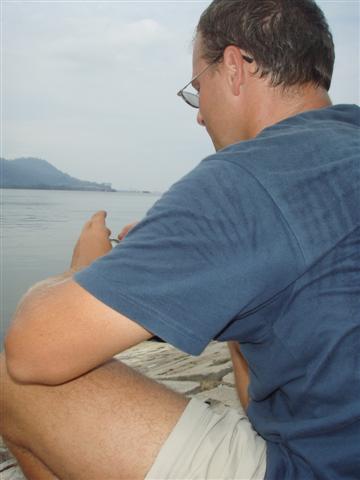 21. července 2008: Lumut Na břehu řeky